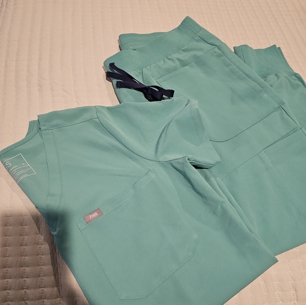 FIGS set Color Surgery Green